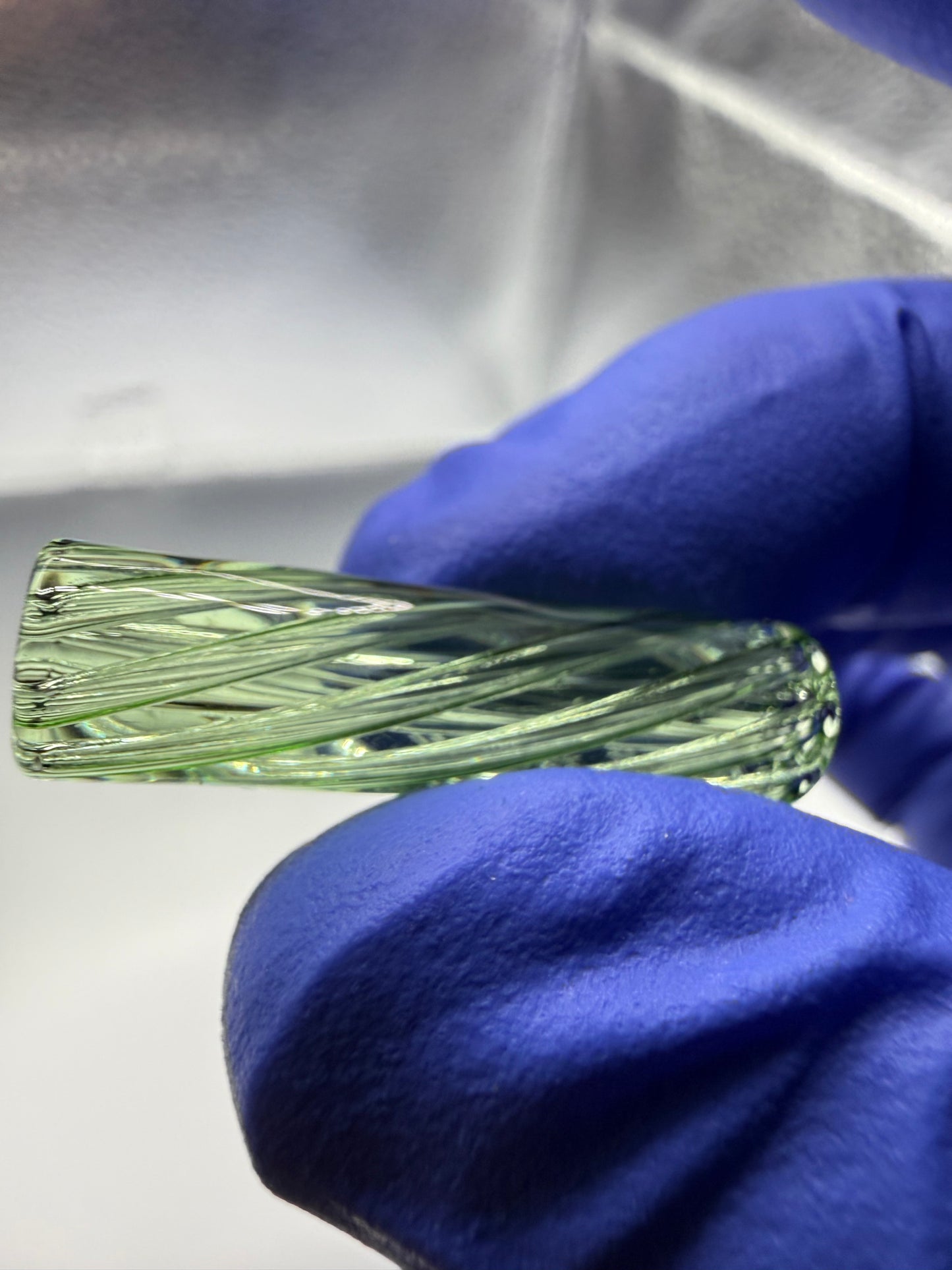 Emerald Green Glass Tip – 8×30 mm Slim Straight Filter